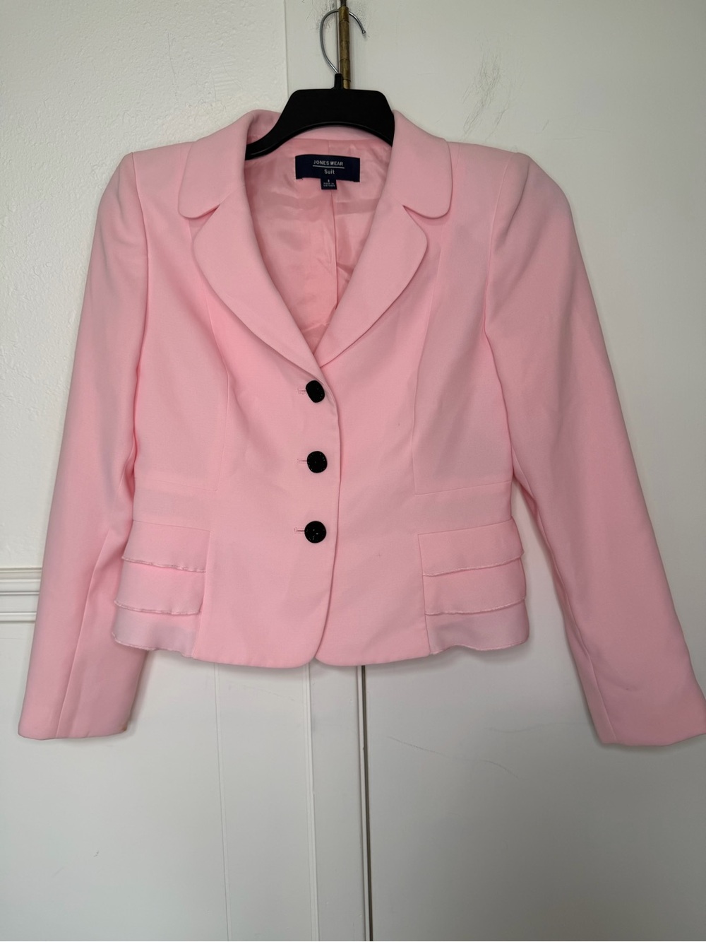 Jones Wear Light Pink Cropped Women's Blazer with Black Buttons size 8